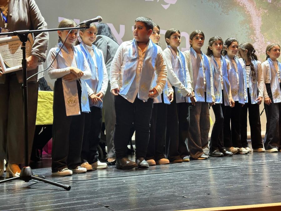 جوقة مدرسة الرّامة الابتدائية على اسم الشّاعر سميح القاسم تتألق في حفل المجلس الطلابي 